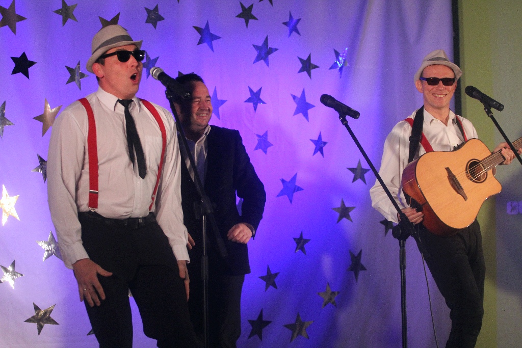 Kabaret pod Wyrwigroszem wystąpił w Kunicach na Dzień Kobiet