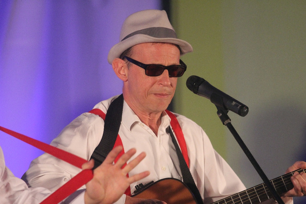 Kabaret pod Wyrwigroszem wystąpił w Kunicach na Dzień Kobiet