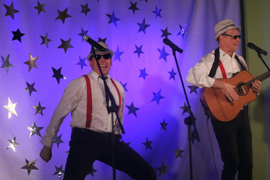 Kabaret pod Wyrwigroszem wystąpił w Kunicach na Dzień Kobiet