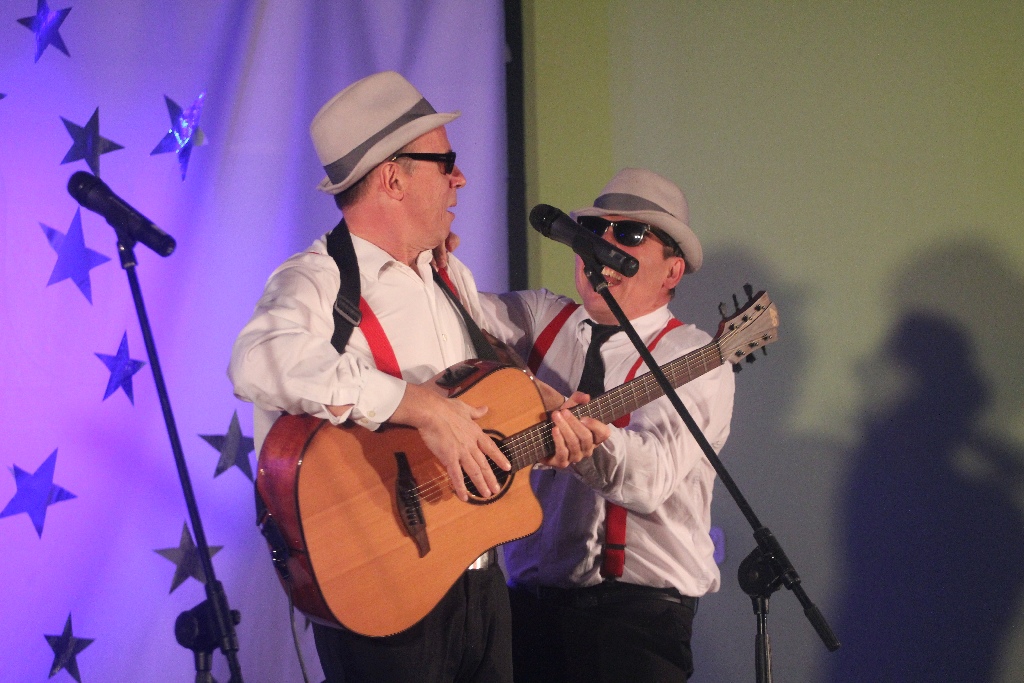 Kabaret pod Wyrwigroszem wystąpił w Kunicach na Dzień Kobiet