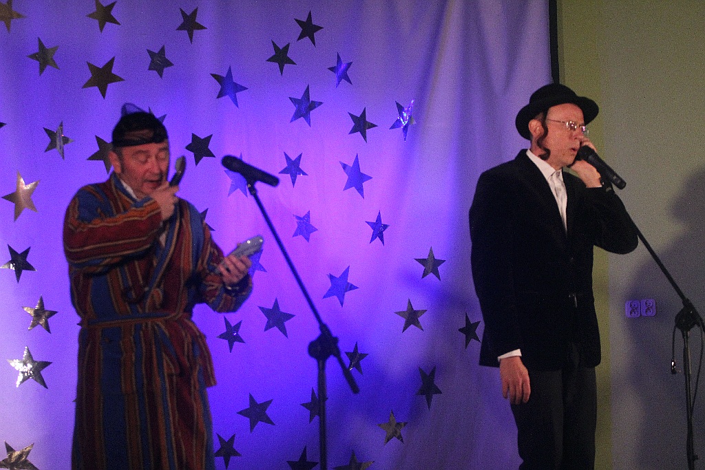 Kabaret pod Wyrwigroszem wystąpił w Kunicach na Dzień Kobiet