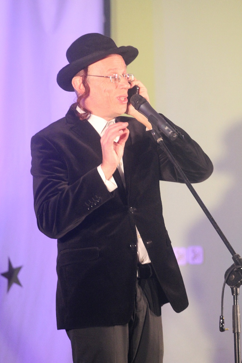 Kabaret pod Wyrwigroszem wystąpił w Kunicach na Dzień Kobiet