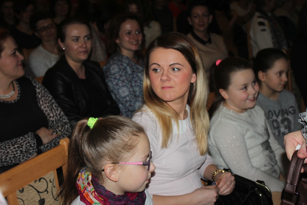 Mieszkanki Koskowic obejrzały męski występ z okazji Dnia Kobiet