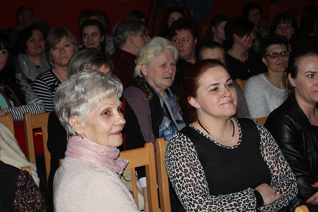 Mieszkanki Koskowic obejrzały męski występ z okazji Dnia Kobiet