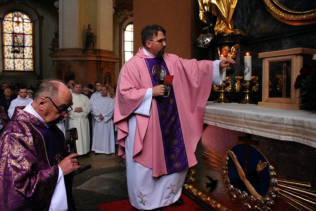 Relikwie ojców Zbigniewa i Michała w kościele świętego Jana