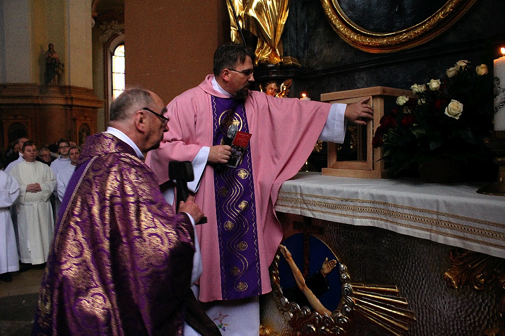 Relikwie ojców Zbigniewa i Michała w kościele świętego Jana