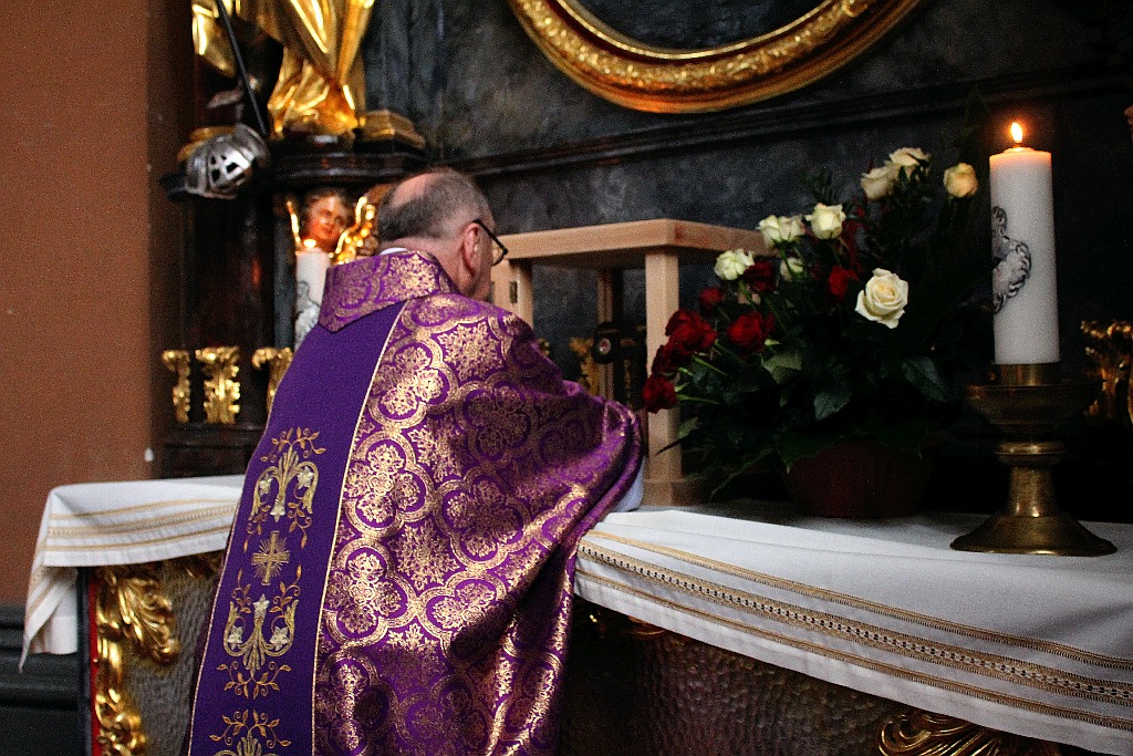 Relikwie ojców Zbigniewa i Michała w kościele świętego Jana