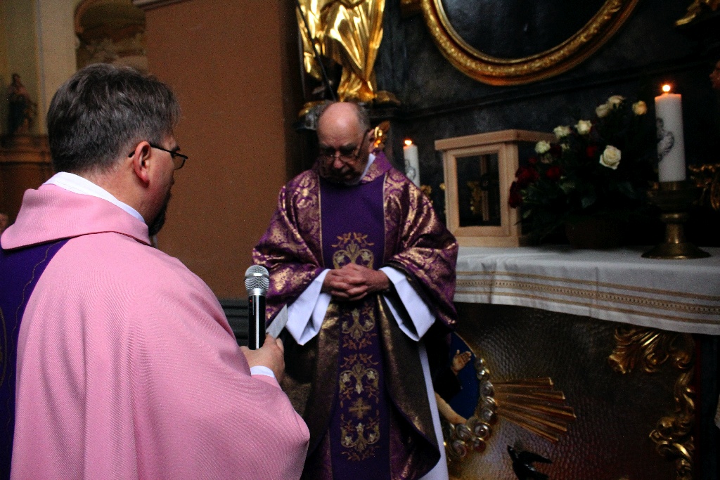 Relikwie ojców Zbigniewa i Michała w kościele świętego Jana