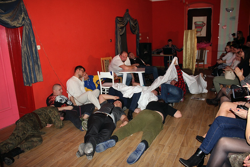 Mieszkanki Koskowic obejrzały męski występ z okazji Dnia Kobiet