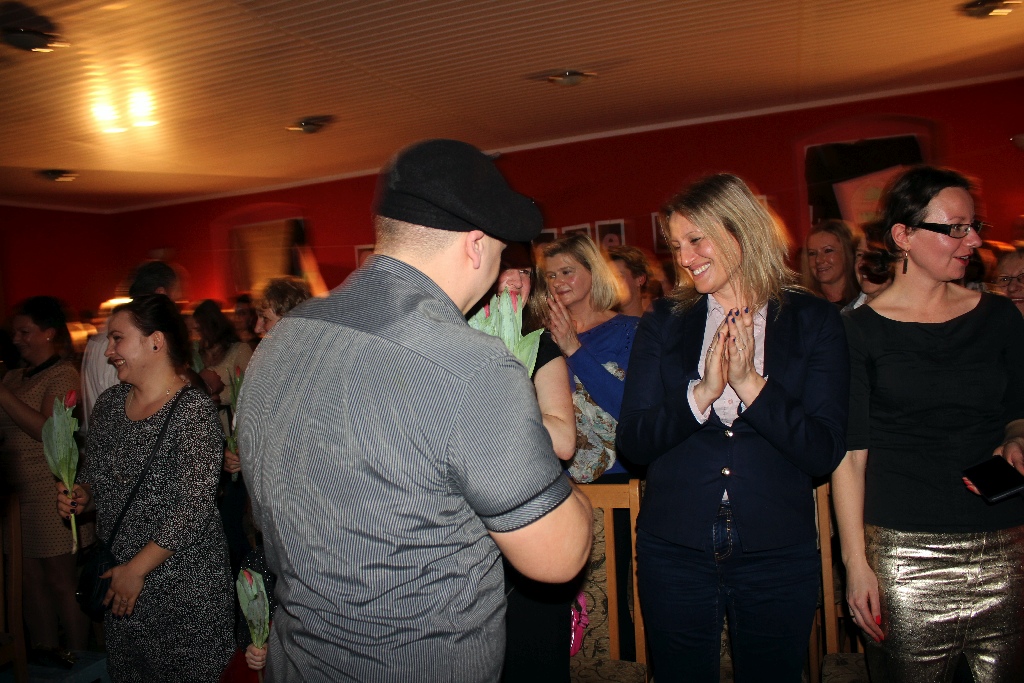 Mieszkanki Koskowic obejrzały męski występ z okazji Dnia Kobiet