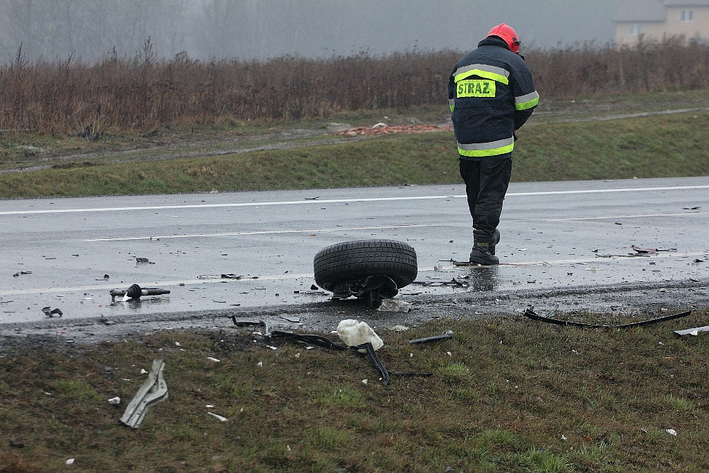 Na obwodnicy samochód ciężarowy zderzył się z osobówką
