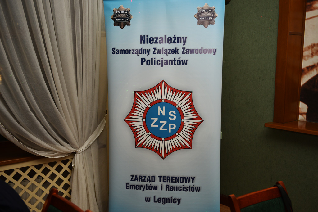 Policyjni emeryci zaprosili swoje panie na wspólne świętowanie