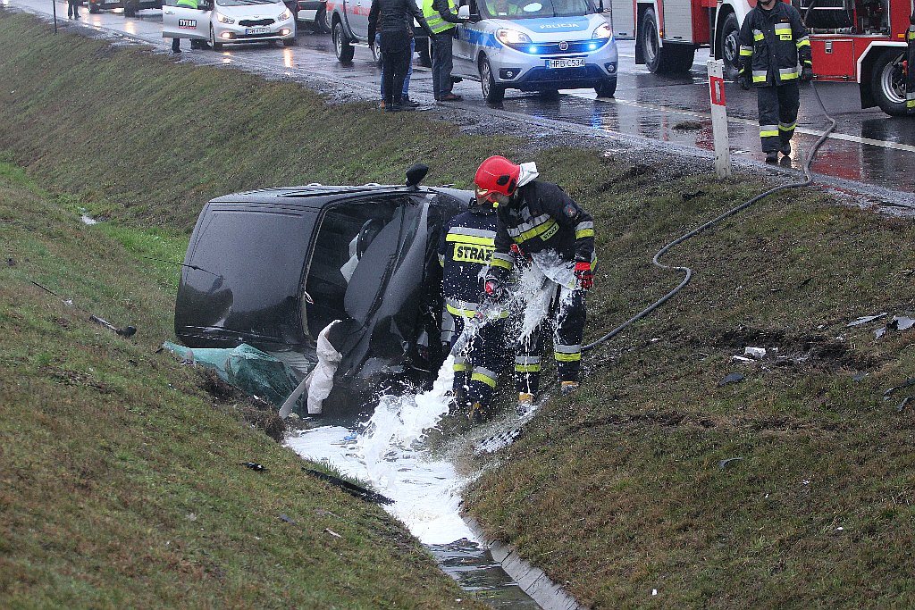 Na obwodnicy samochód ciężarowy zderzył się z osobówką