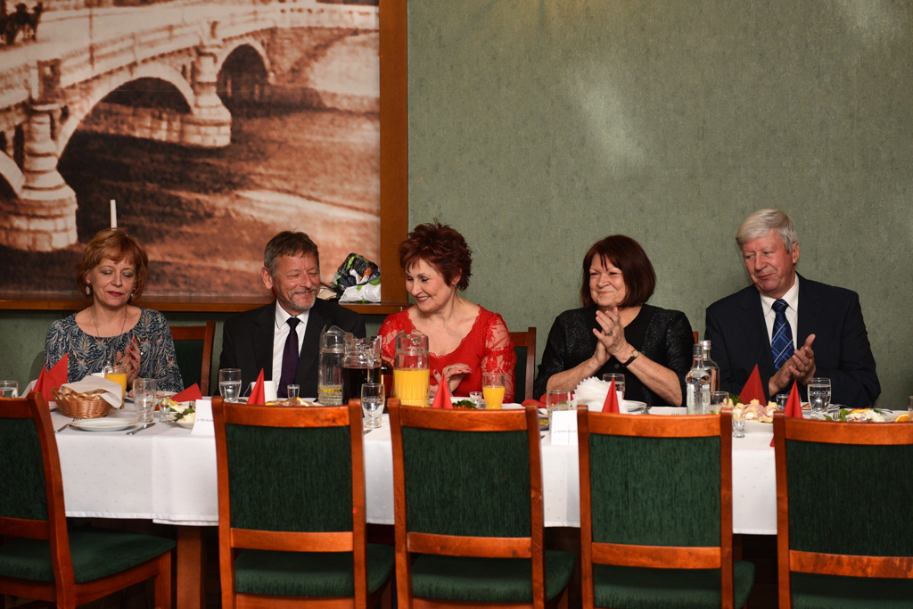 Policyjni emeryci zaprosili swoje panie na wspólne świętowanie