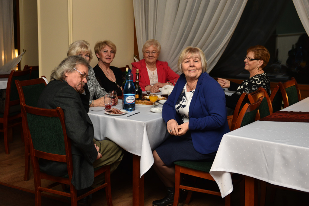 Policyjni emeryci zaprosili swoje panie na wspólne świętowanie