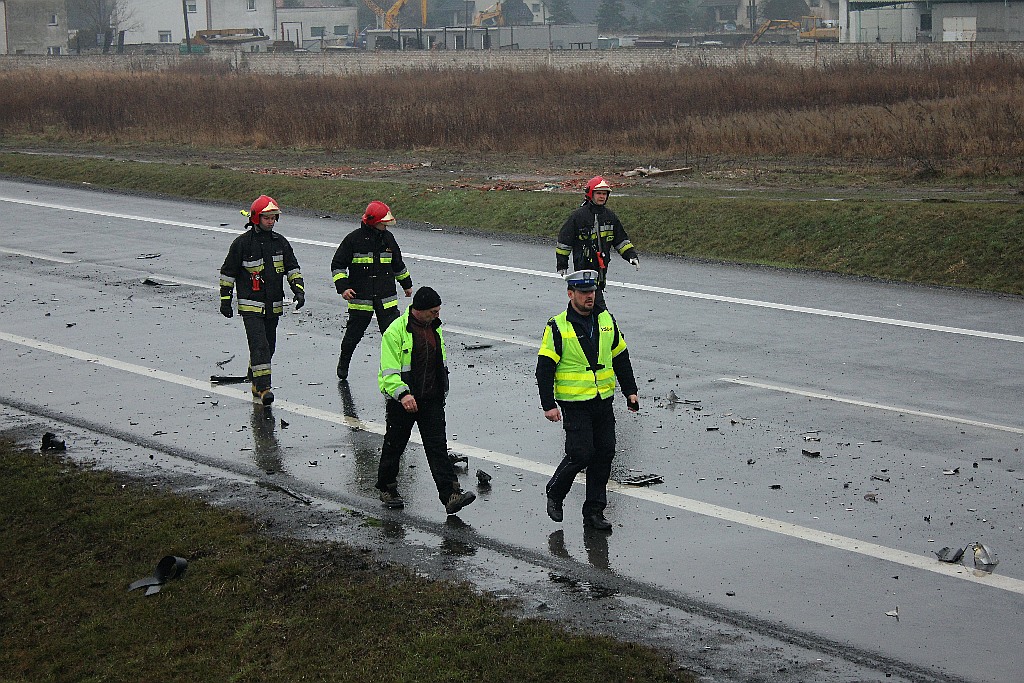 Na obwodnicy samochód ciężarowy zderzył się z osobówką