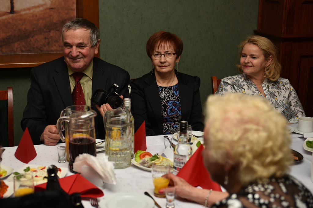 Policyjni emeryci zaprosili swoje panie na wspólne świętowanie