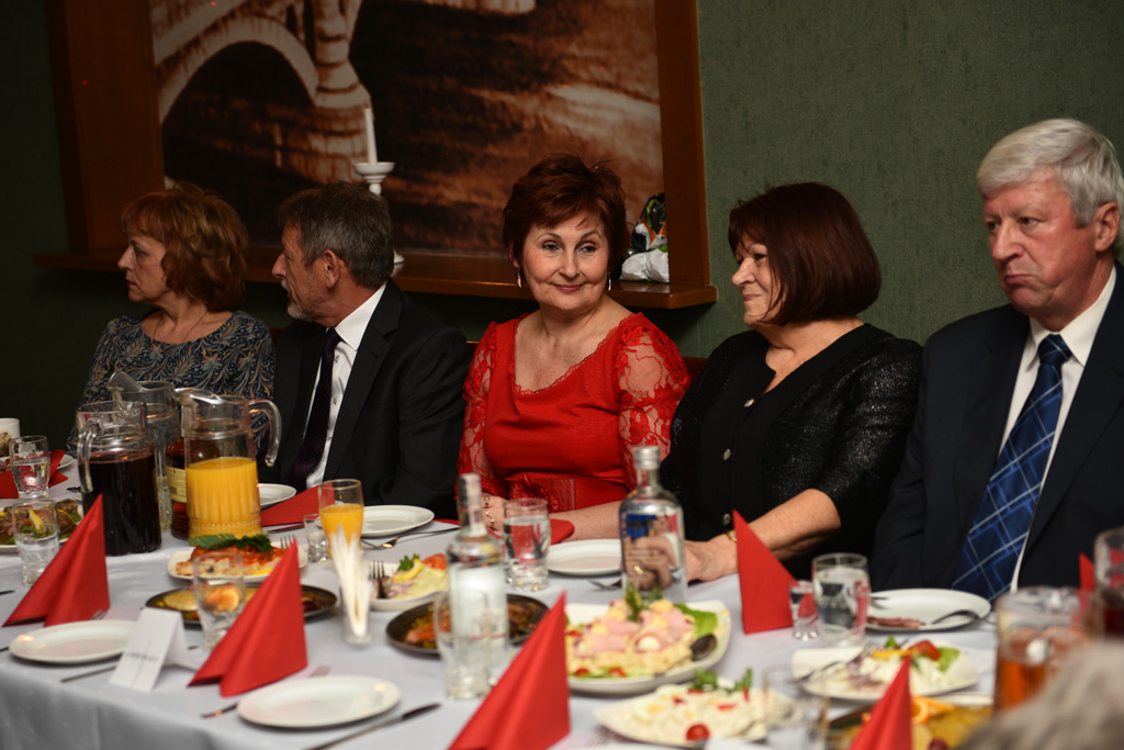 Policyjni emeryci zaprosili swoje panie na wspólne świętowanie