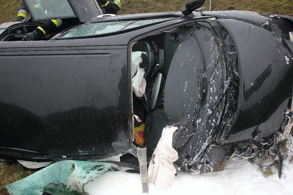 Na obwodnicy samochód ciężarowy zderzył się z osobówką