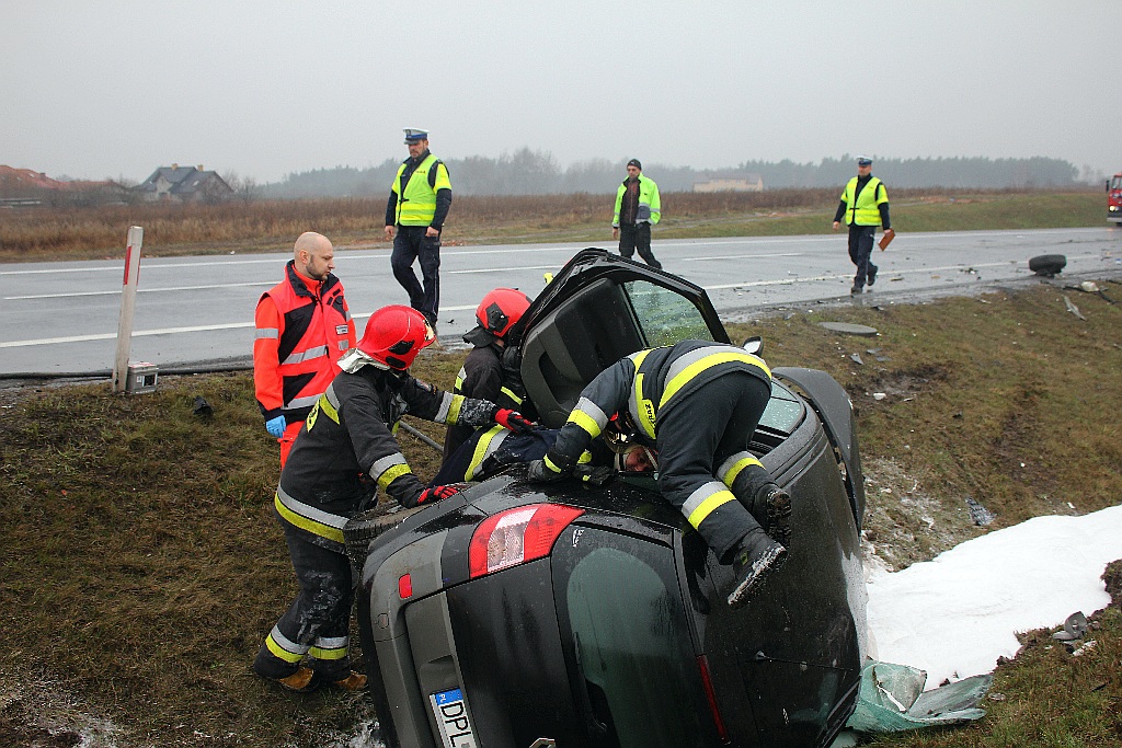Na obwodnicy samochód ciężarowy zderzył się z osobówką