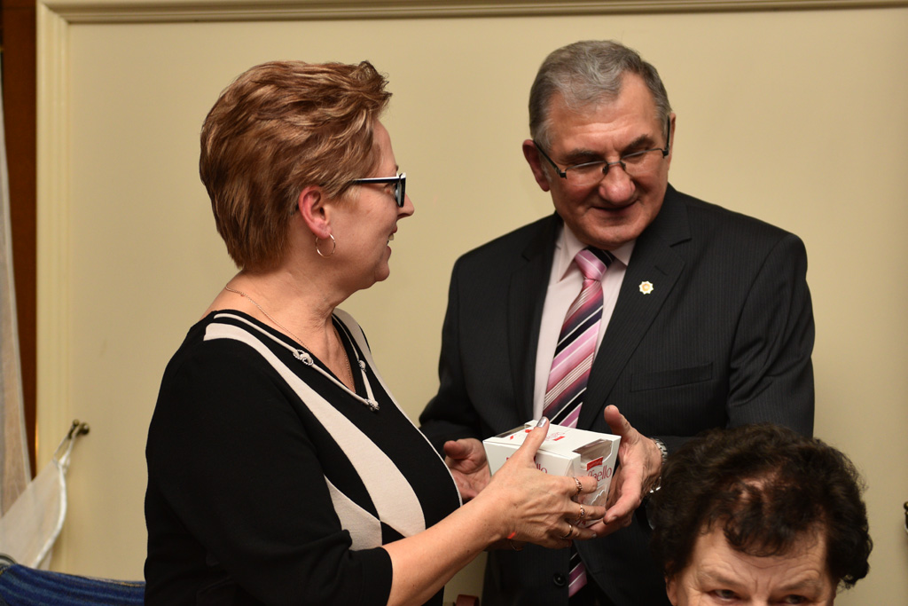 Policyjni emeryci zaprosili swoje panie na wspólne świętowanie