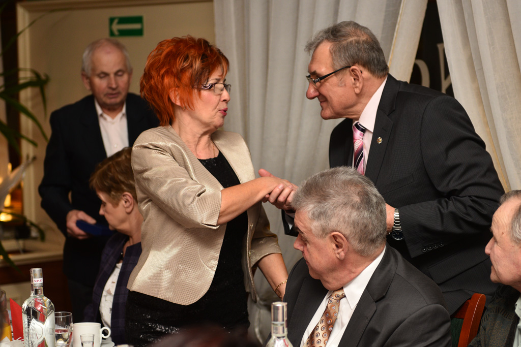 Policyjni emeryci zaprosili swoje panie na wspólne świętowanie