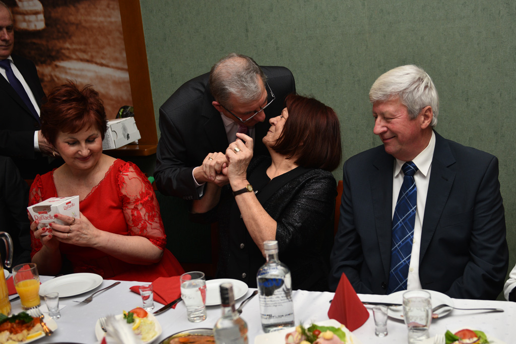 Policyjni emeryci zaprosili swoje panie na wspólne świętowanie