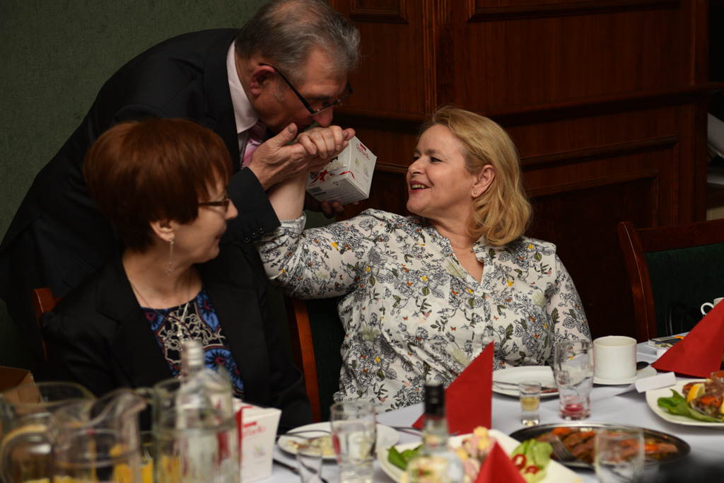 Policyjni emeryci zaprosili swoje panie na wspólne świętowanie