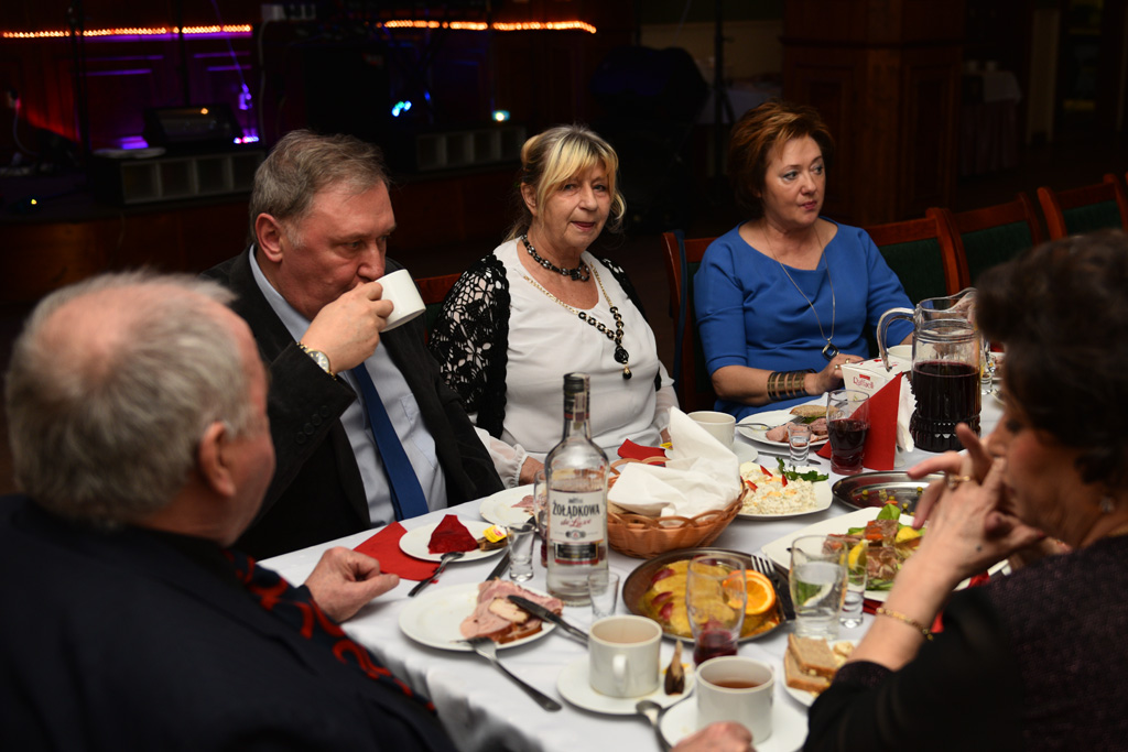 Policyjni emeryci zaprosili swoje panie na wspólne świętowanie