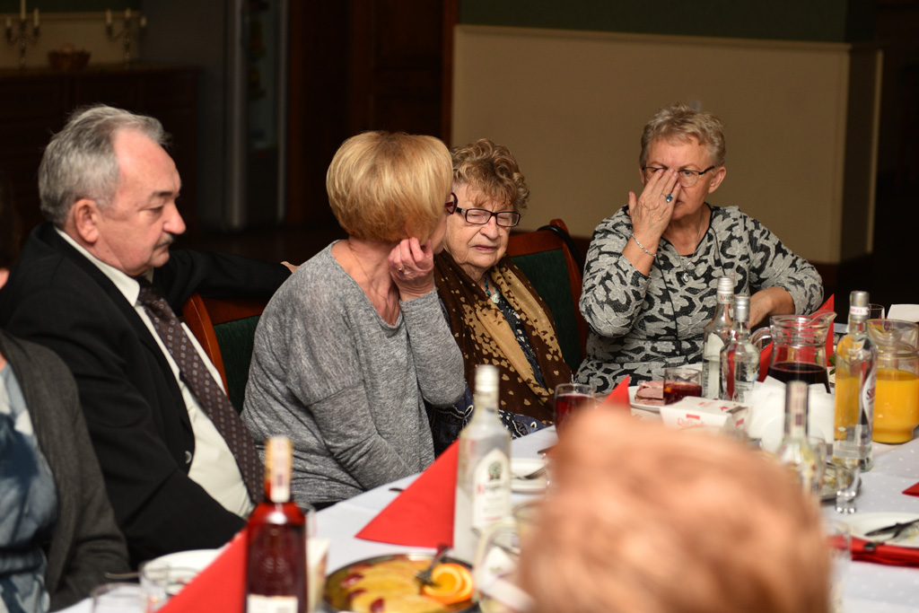 Policyjni emeryci zaprosili swoje panie na wspólne świętowanie