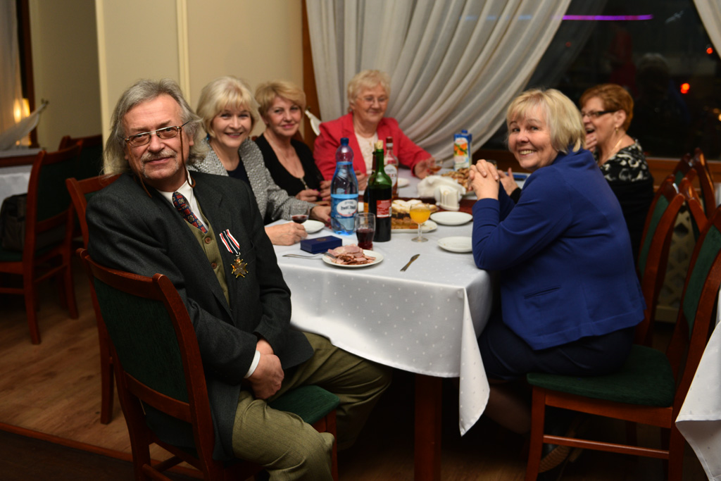 Policyjni emeryci zaprosili swoje panie na wspólne świętowanie