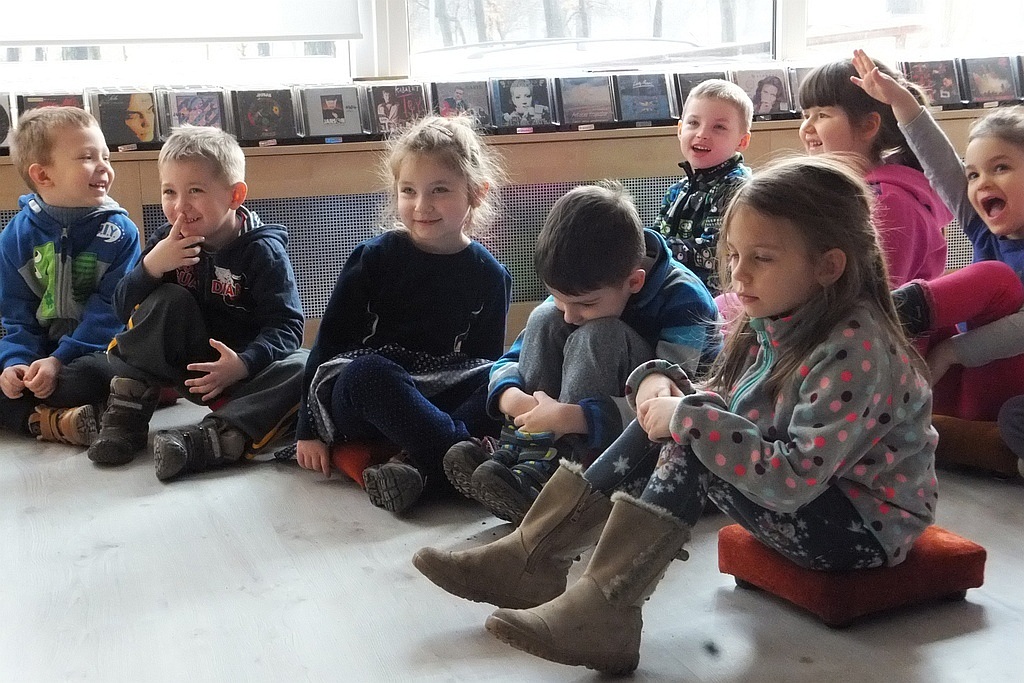 Dzieci z przedszkola Moja Bajka zwiedziły bibliotekę muzyczną