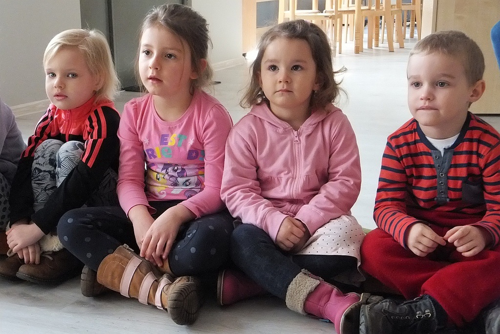 Dzieci z przedszkola Moja Bajka zwiedziły bibliotekę muzyczną