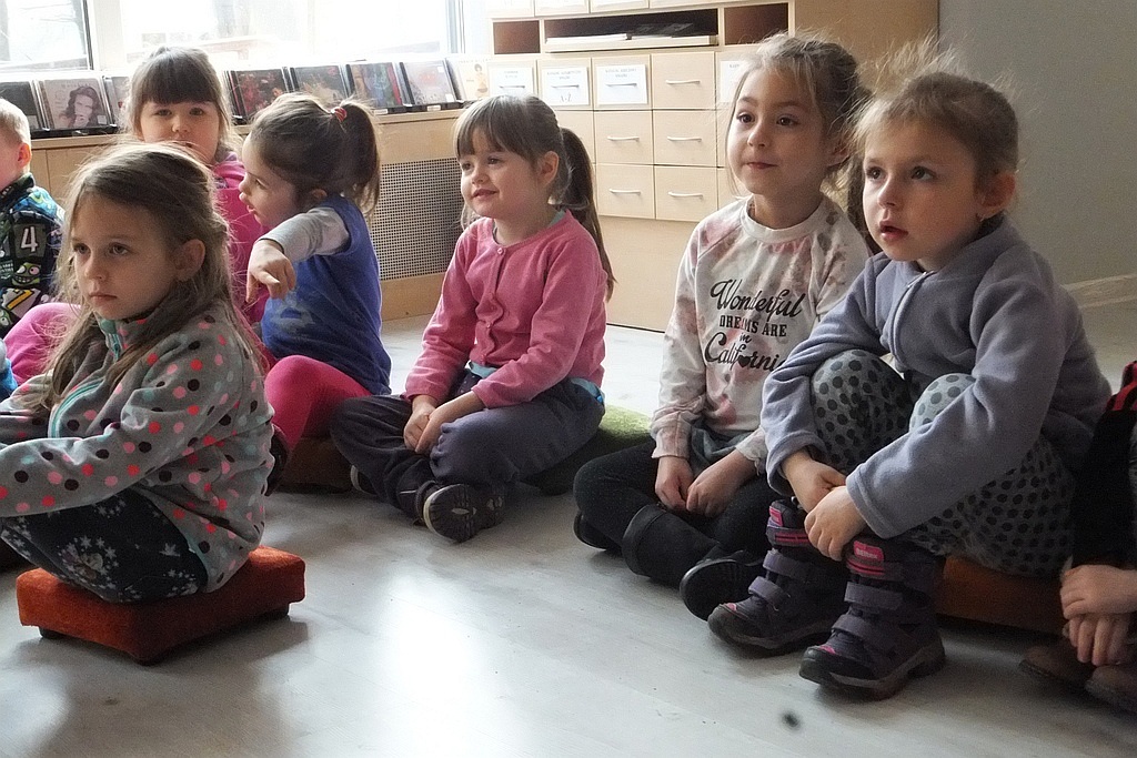 Dzieci z przedszkola Moja Bajka zwiedziły bibliotekę muzyczną