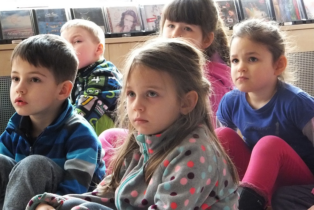 Dzieci z przedszkola Moja Bajka zwiedziły bibliotekę muzyczną