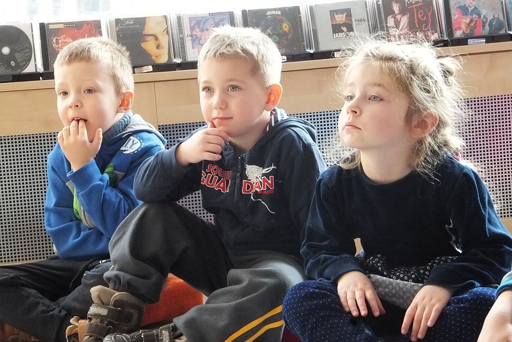 Dzieci z przedszkola Moja Bajka zwiedziły bibliotekę muzyczną