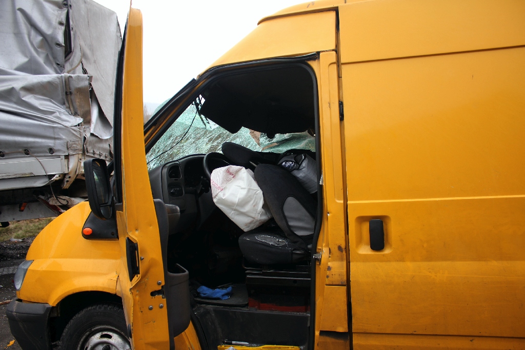 Wypadek an A4. Zderzyły się trzy busy. Jedna osoba ranna