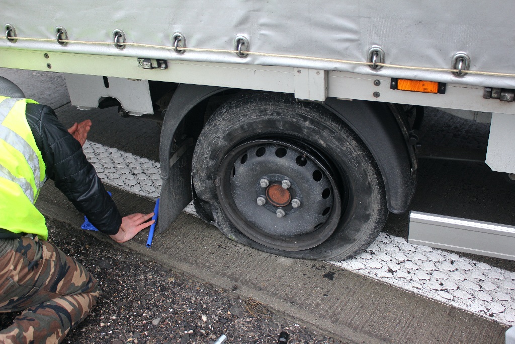 Wypadek an A4. Zderzyły się trzy busy. Jedna osoba ranna