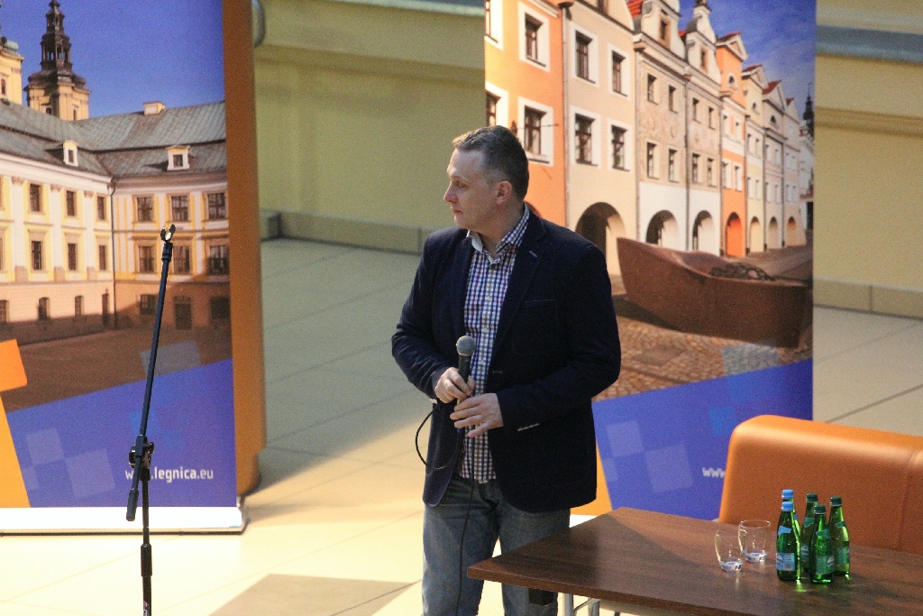 Tłum legniczanek spotkał się w Letii z Robertem Moskwą