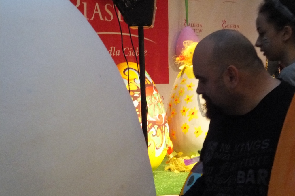 W Galerii Piastów odbyło się charytatywne malowanie pisanek