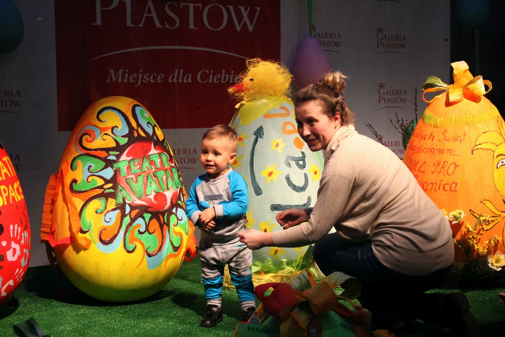 W Galerii Piastów odbyło się charytatywne malowanie pisanek