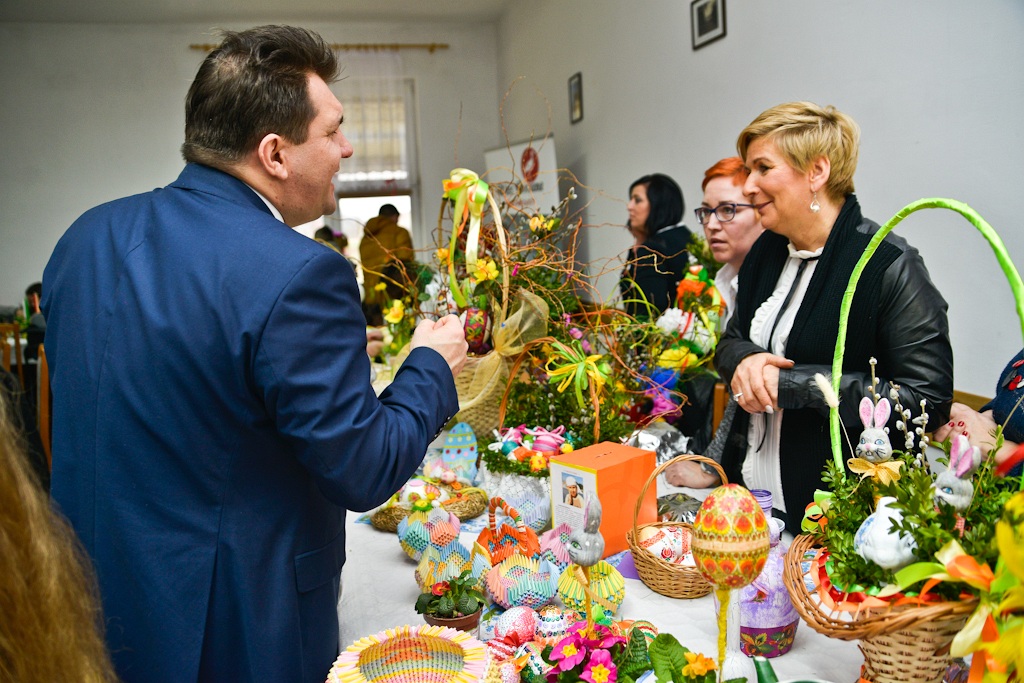 W Pawlikowicach odbył się kiermasz wielkanocny gminy Chojnów