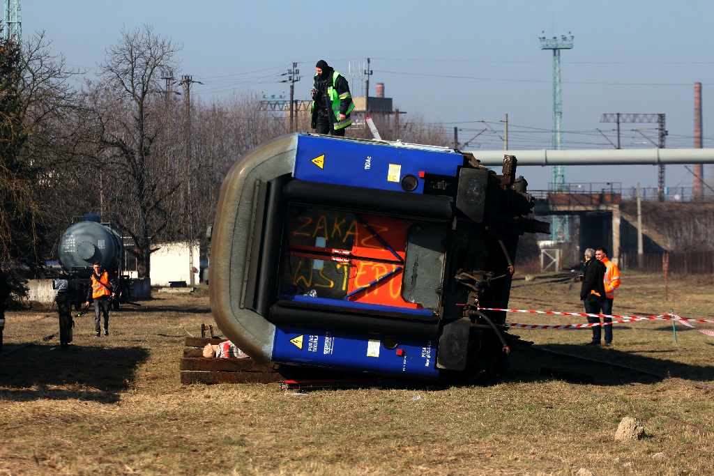Usuwanie skutków katastrofy kolejowej ćwiczyli  strażacy