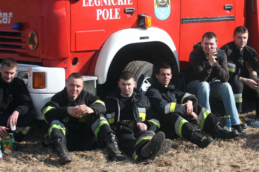 W manewrach strażackich wzięło udział około 200 osób