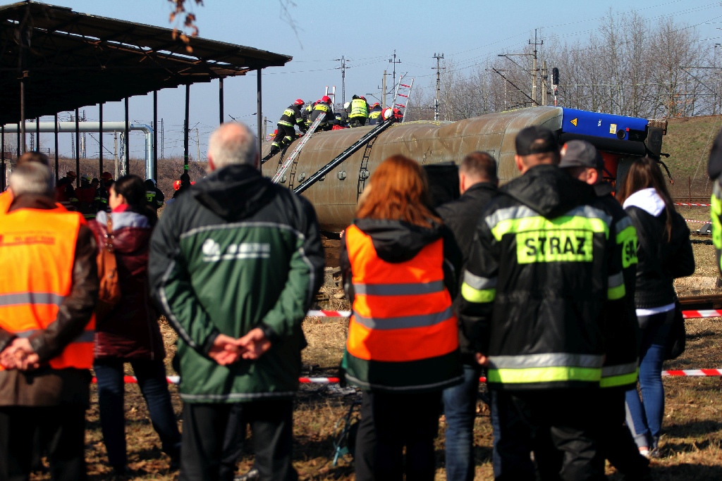 Usuwanie skutków katastrofy kolejowej ćwiczyli  strażacy