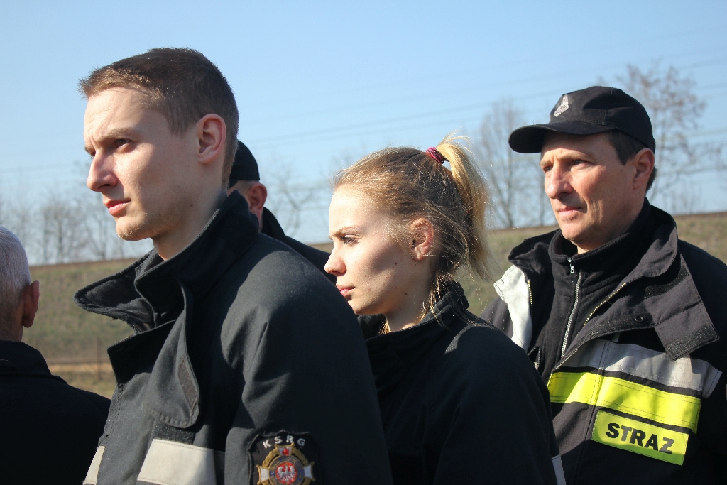 W manewrach strażackich wzięło udział około 200 osób