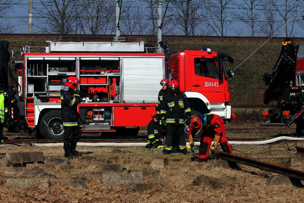 Usuwanie skutków katastrofy kolejowej ćwiczyli  strażacy