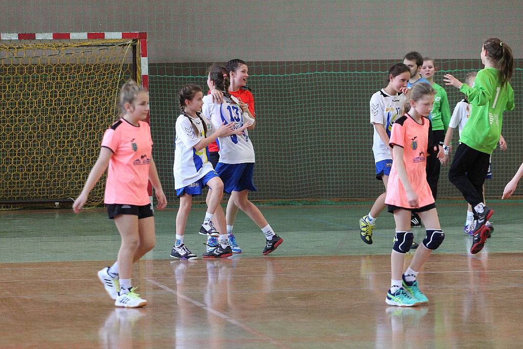 Piłkarki ręczne Dziewiątki rozgromiły KPR Jelenia Góra