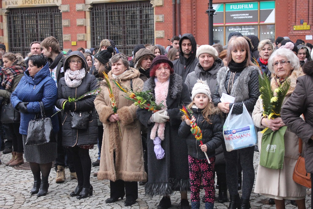 Msza święta w legnickiej Katedrze w Niedzielę Palmową