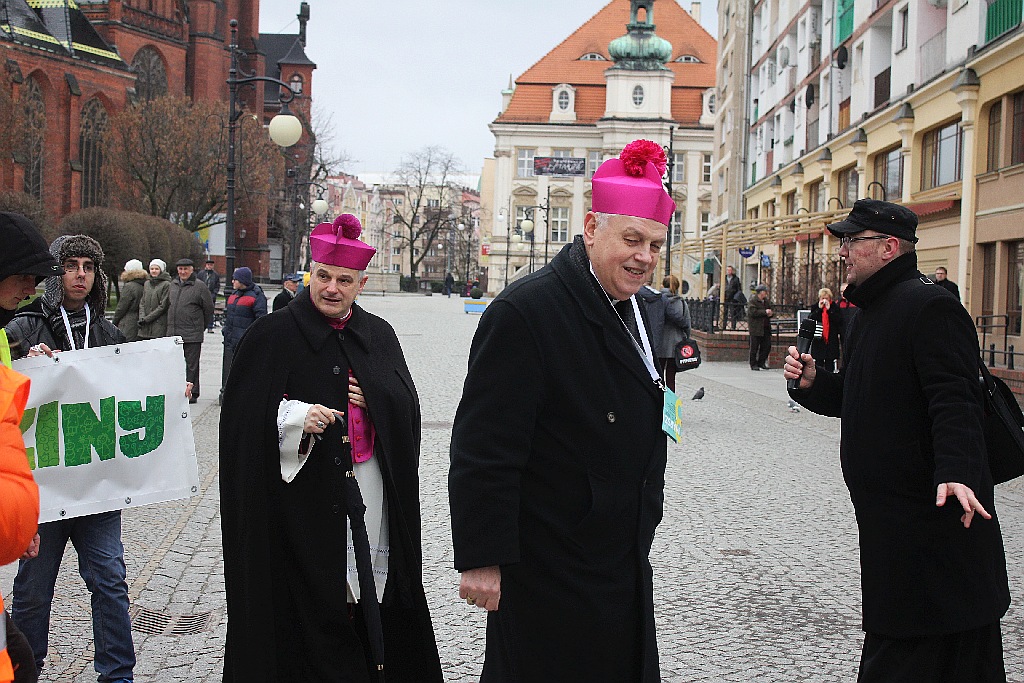 Blisko tysiąć osób przeszło ulicami miasta w Marszu dla życia